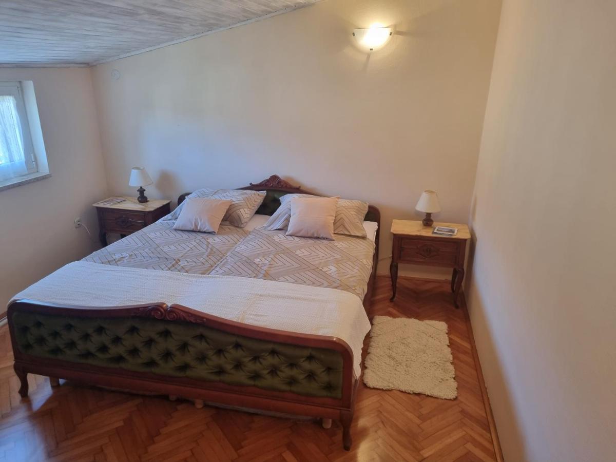 Greenview Apartment With Parking 罗维尼 外观 照片